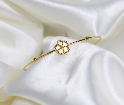 18ct gold baby flower bracelet
