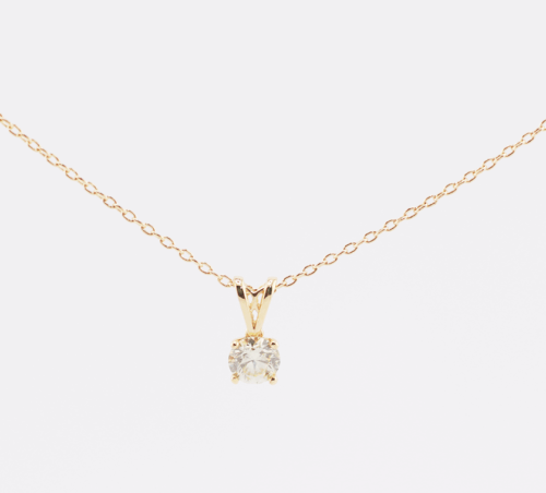 18ct yellow gold Natural 0.50ct soltaire diamond pendant with chain