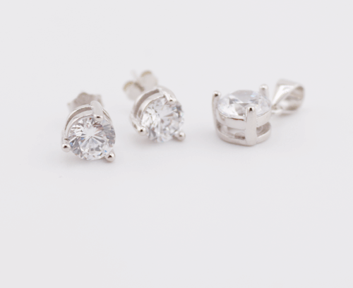 Solitaire Silver 925 pendant and earring set with cubic