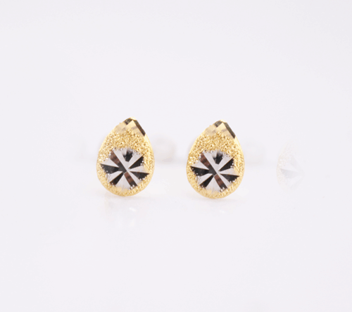 18ct yellow gold teardrop earring with flower engraving