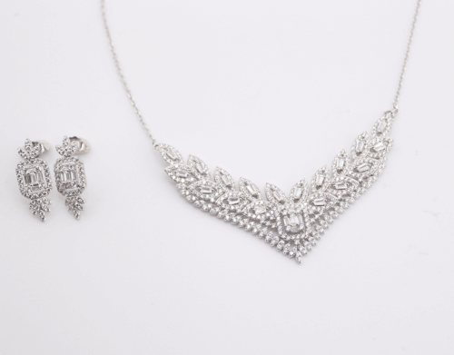 Silver wedding style necklace with leaf pattern in cubics